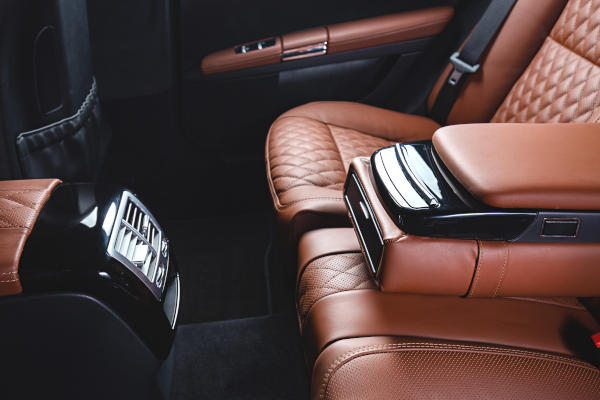 Veículo com interior higienizado no Rodabem Car Service