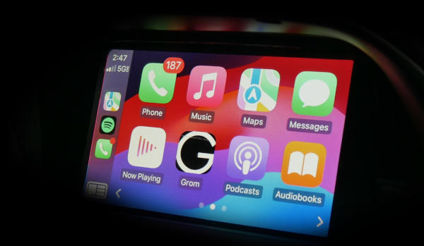 retrofit de tela com carplay instalado no rodabem car service