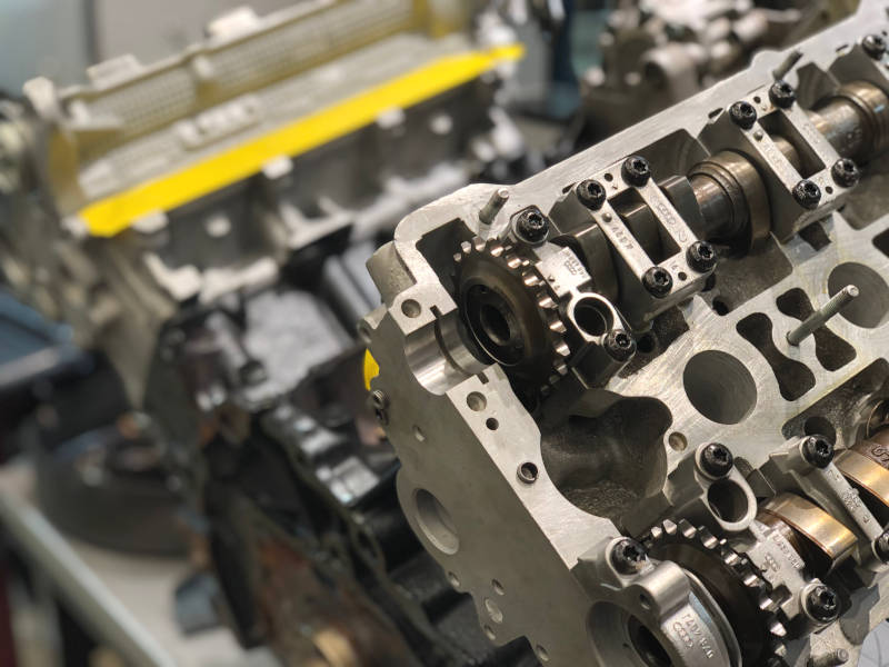 Motor de Amarok V6 em manutenção no Rodabem Car Service